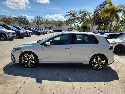 2025 Volkswagen Golf GTI 2.0T SE