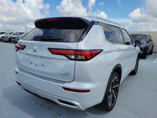 2025 Mitsubishi Outlander PHEV SEL