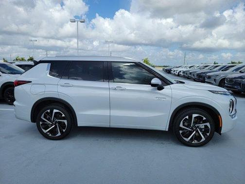 2025 Mitsubishi Outlander PHEV SEL