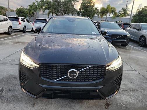 2023 Volvo XC60 B5 Plus Dark Theme