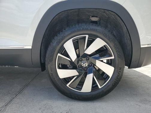 2025 Volkswagen Atlas Cross Sport 2.0T SEL