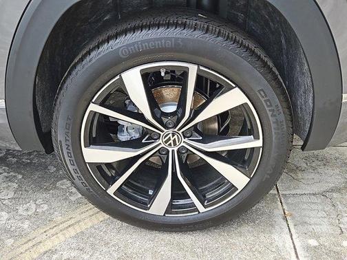 2025 Volkswagen Atlas Cross Sport 2.0T SEL Premium R-Line