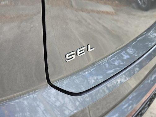 2025 Volkswagen Atlas Cross Sport 2.0T SEL Premium R-Line