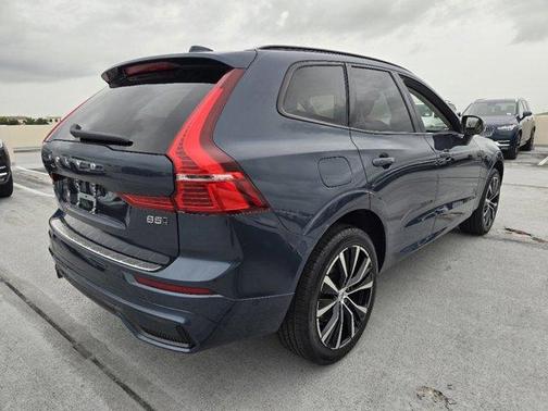 2025 Volvo XC60 B5 Plus