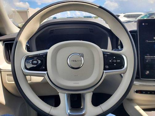 2026 Volvo XC60 B5 Ultra