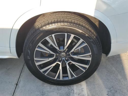 2022 Volvo XC90 T6 Momentum 6 Passenger