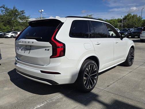 2026 Volvo XC90 PLUS