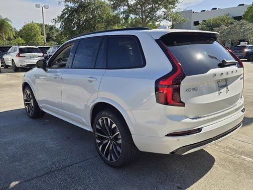 2026 Volvo XC90 PLUS