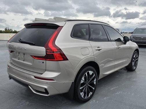 2026 Volvo XC60 B5 Plus