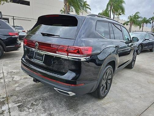 2025 Volkswagen Atlas 2.0T SE w/Technology
