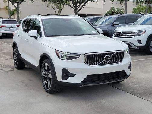 Crystal White 2023 Volvo XC40 B5 Plus Bright Theme