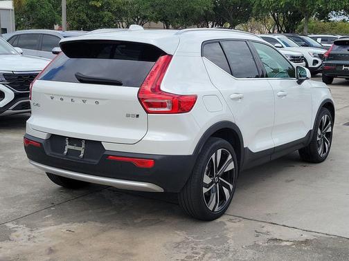Crystal White 2023 Volvo XC40 B5 Plus Bright Theme