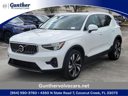 Crystal White 2023 Volvo XC40 B5 Plus Bright Theme