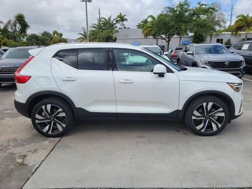 Crystal White 2023 Volvo XC40 B5 Plus Bright Theme