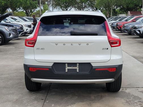Crystal White 2023 Volvo XC40 B5 Plus Bright Theme