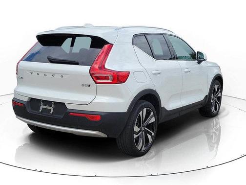 Crystal White 2023 Volvo XC40 B5 Plus Bright Theme