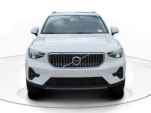 Crystal White 2023 Volvo XC40 B5 Plus Bright Theme