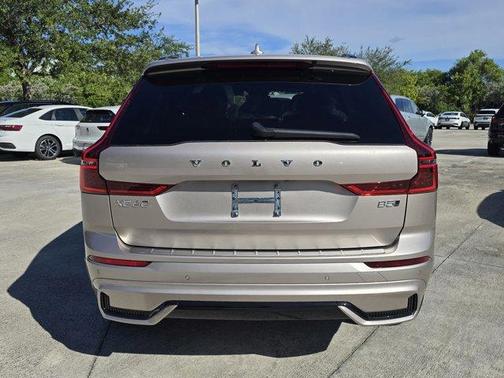 2026 Volvo XC60 PLUS