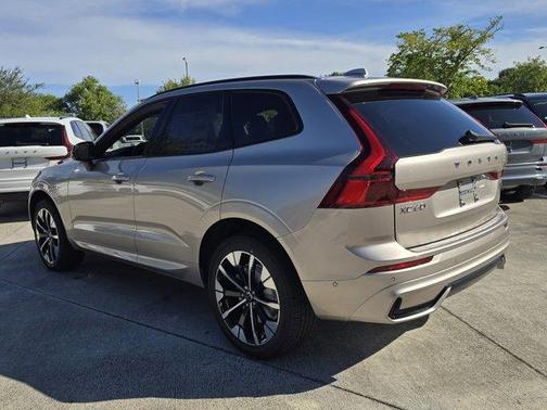 2026 Volvo XC60 PLUS