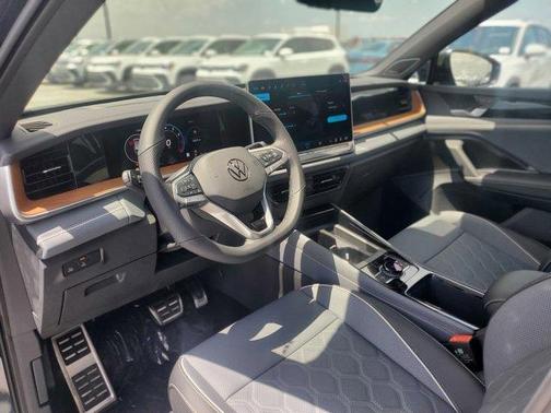 2026 Volkswagen Tiguan 2.0T SEL