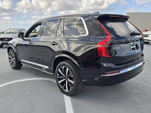 2025 Volvo XC90 B5 Core