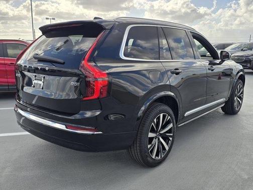 2025 Volvo XC90 B5 Core