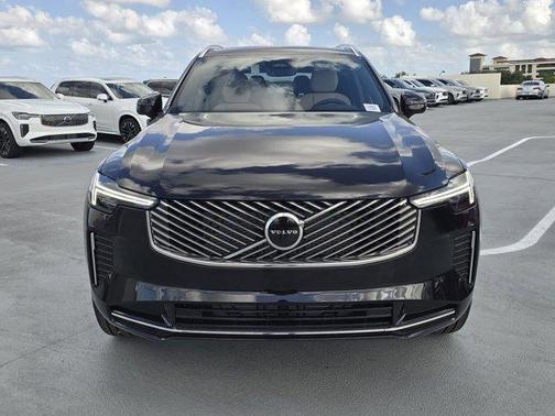 2025 Volvo XC90 B5 Core