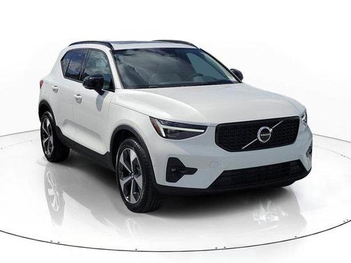 2026 Volvo XC40 B5 Plus
