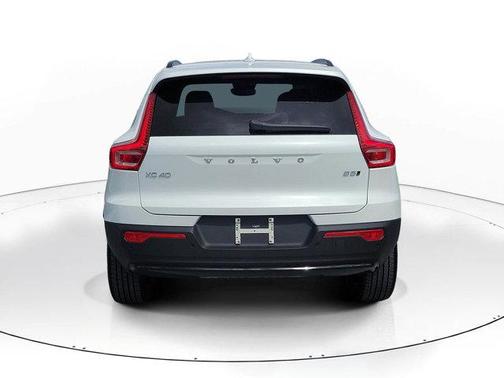 2026 Volvo XC40 B5 Plus