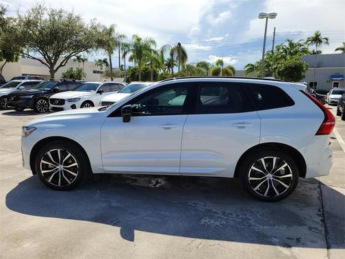 2025 Volvo XC60 B5 Plus