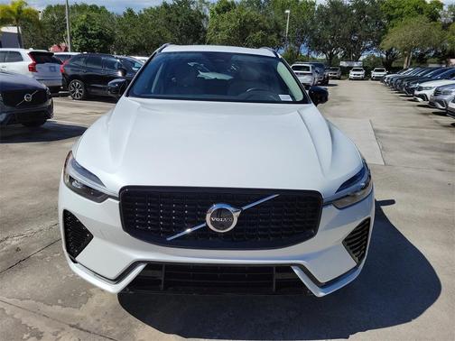 2025 Volvo XC60 B5 Plus