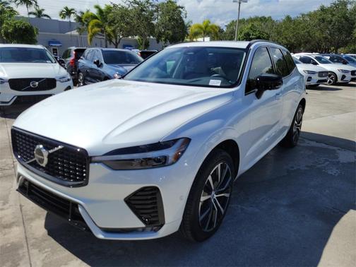 2025 Volvo XC60 B5 Plus