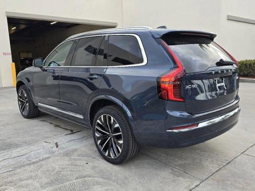 2025 Volvo XC90 Plug-In Hybrid T8 Plus 7-Seater