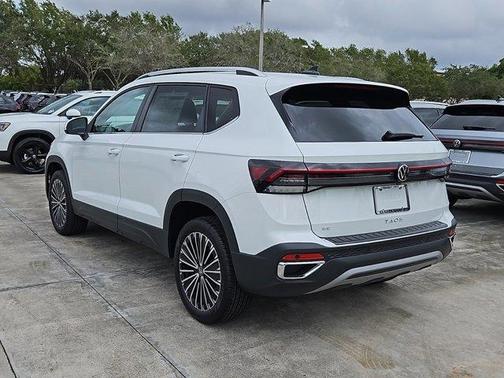 2025 Volkswagen Taos 1.5T SE