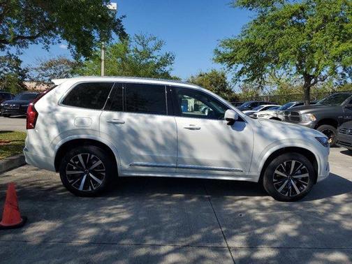 2025 Volvo XC90 B5 Core