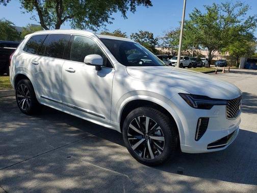 2025 Volvo XC90 B5 Core