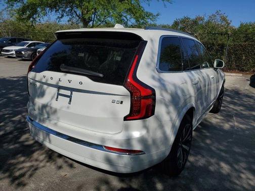 2025 Volvo XC90 B5 Core