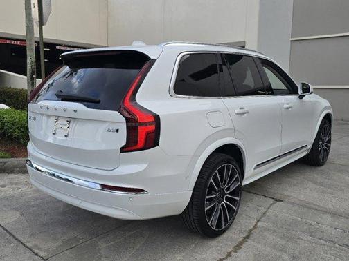 2025 Volvo XC90 B5 Plus 6-Seater