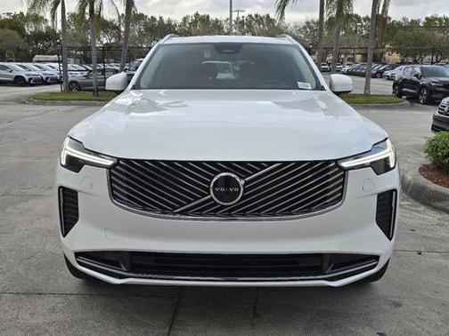 2025 Volvo XC90 B5 Plus 6-Seater