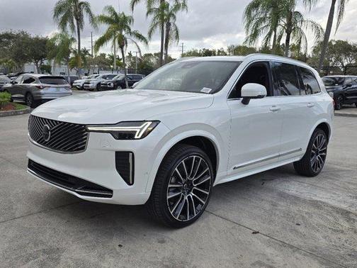 2025 Volvo XC90 B5 Plus 6-Seater