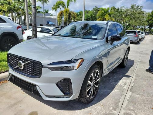 2024 Volvo XC60 B5 Plus Dark Theme