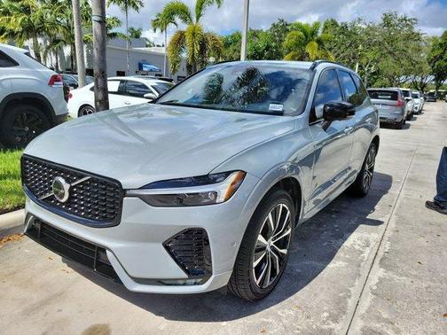 2024 Volvo XC60 B5 Plus Dark Theme