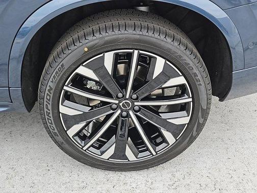 2025 Volvo XC90 B6 Plus 7-Seater