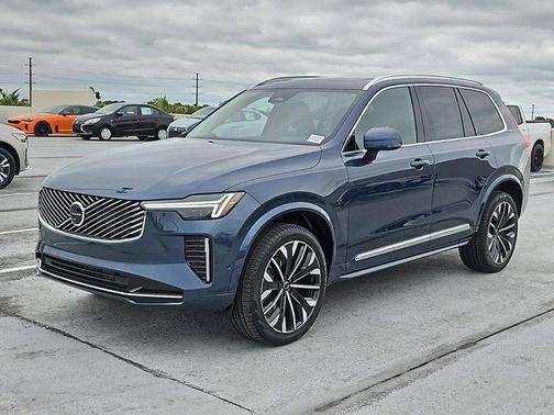 2025 Volvo XC90 B6 Plus 7-Seater
