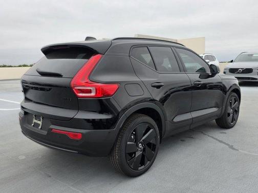 2026 Volvo XC40 B5 Ultra Black Edition