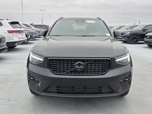 2026 Volvo XC40 B5 Ultra Black Edition