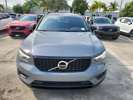 2022 Volvo XC40 T5 R-Design