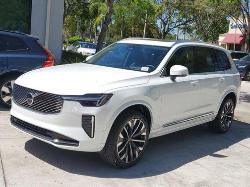 2025 Volvo XC90 Plug-In Hybrid T8 Ultra 7-Seater