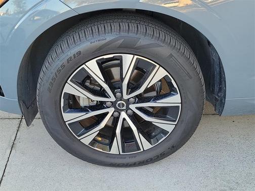 2024 Volvo XC60 B5 Core