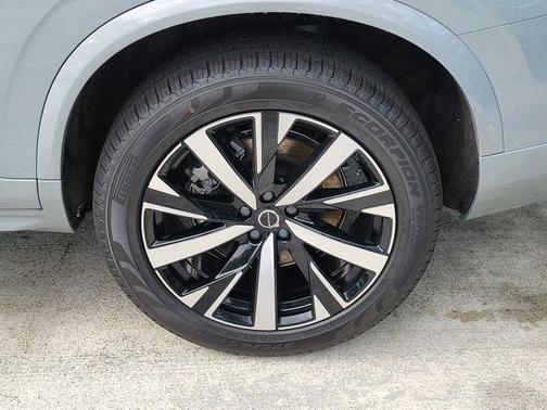 Metallic 2026 Volvo XC90 B5 Core